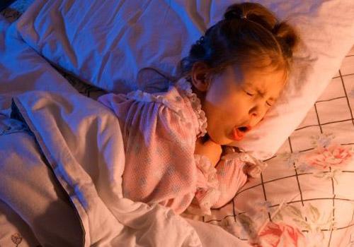 晚上咳嗽白天不咳嗽怎么回事 孩子半夜咳嗽白天没事是怎么回事