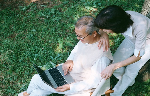 老年人口腔溃疡怎么治(中老年口腔溃疡怎么办)