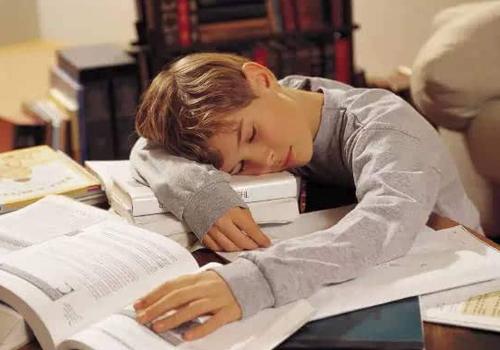 趴着睡觉好不好 宝宝趴着睡觉好不好