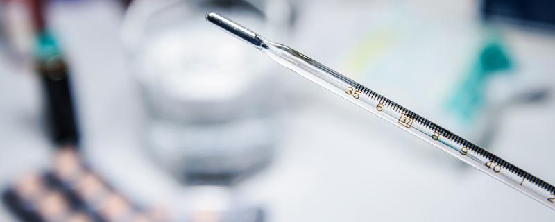 如何判断是否在退烧(发烧退烧了怎么判断还会不会烧)