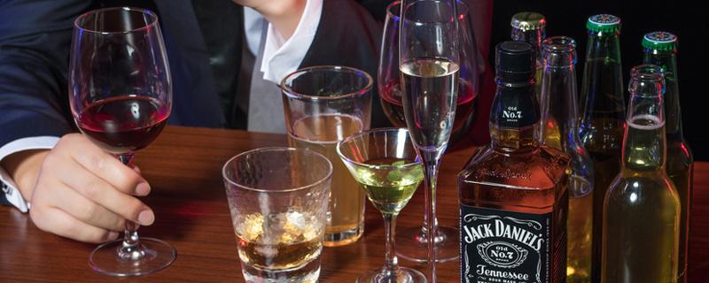 宿醉后第二天怎么没有酒味 喝醉酒第二天还有酒味