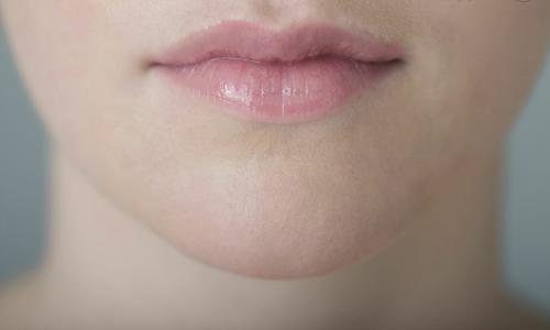 嘴唇干裂脱皮的小秘方(嘴唇干裂脱皮怎么快速治好)