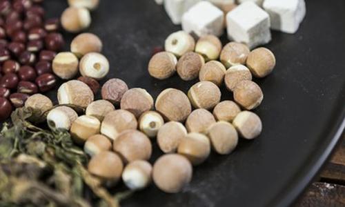 芡实熬粥应该放多少 芡实煮粥放多少