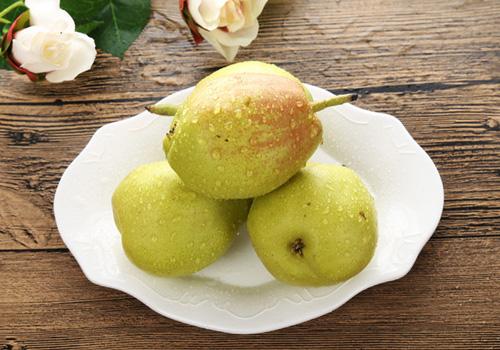 冬天皮肤干燥如何补水（冬天皮肤干燥怎么补水）