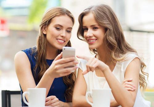 坐月子不能玩手机吗 坐月子不能玩手机吗这样会伤害眼睛吗