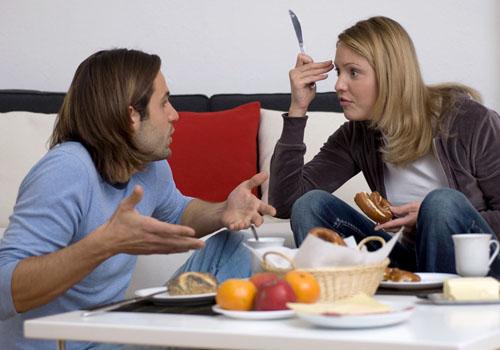 吃太饱怎么快速消化 吃饭吃得太饱了怎么快速消化