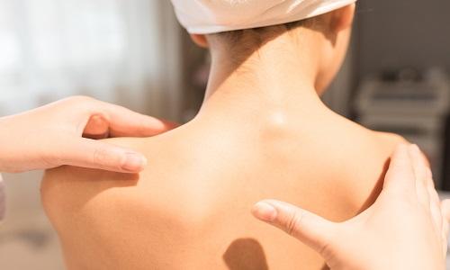 肩中俞的准确位置图 肩中俞在什么位置