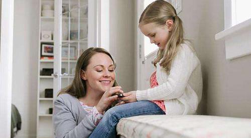 如何与叛逆期的孩子沟通 父母怎样与青春的孩子沟通