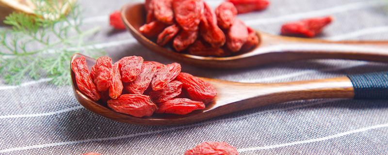 小枸杞好还是大枸杞好（枸杞子大好还是小好）