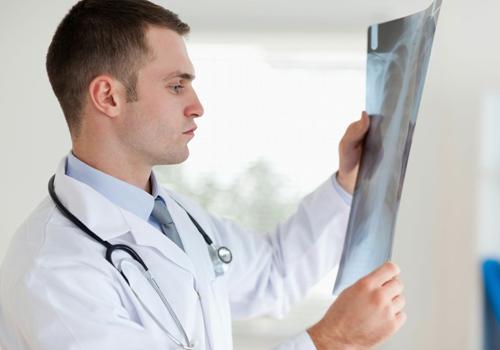 卵巢囊肿手术要切除卵巢吗(卵巢囊肿做手术会切除卵巢吗)