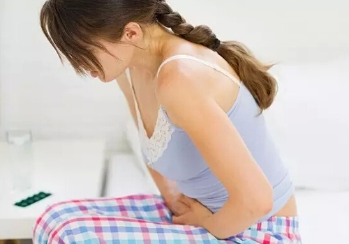 为什么经期会拉肚子（为什么经期会拉肚子放屁）