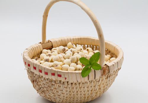 芡实整个好还是弄碎好（芡实需要打碎吗）