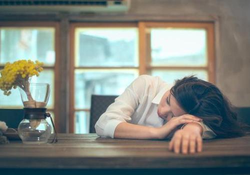 经常熬夜喝酒的女人吃什么好 每天喝酒熬夜的女生吃点什么好