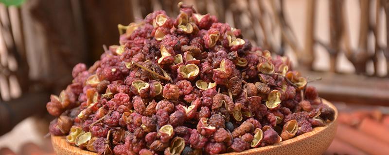 花椒炒盐泡酒外用功效(花椒酒盐泡到一块儿什么疗效)