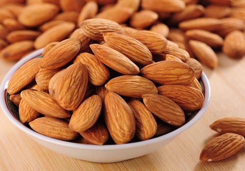 晚上吃什么有助睡眠（晚上吃啥有助睡眠）