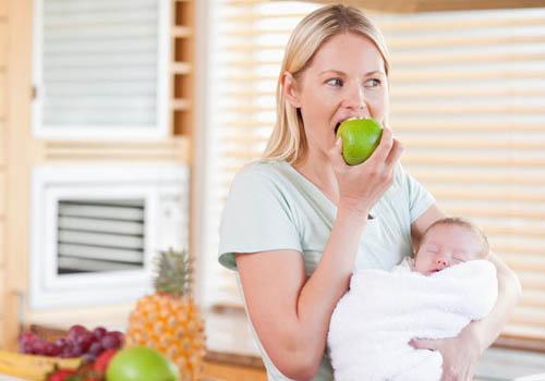 宝宝一吃奶就哭是什么原因 婴儿一吃奶就哭是什么原因