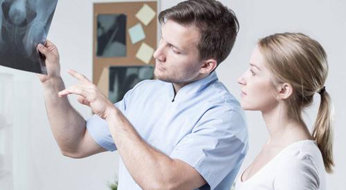 为什么做完人流后乳房会挤出奶水（人流后有奶水需要挤出来吗?）