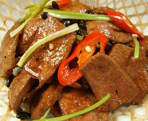 吃猪肝防治近视其实是误解（吃猪肝对眼睛好）