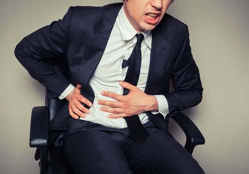 饭后肚子疼怎么回事（小孩吃了饭后肚子疼怎么回事）