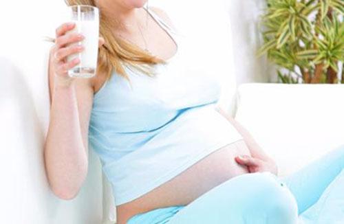 孕妇爱吃酸的为什么(有的孕妇为什么那么爱吃酸的)