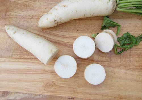 痛风吃什么食物最好（痛风吃什么食物最好降尿酸）