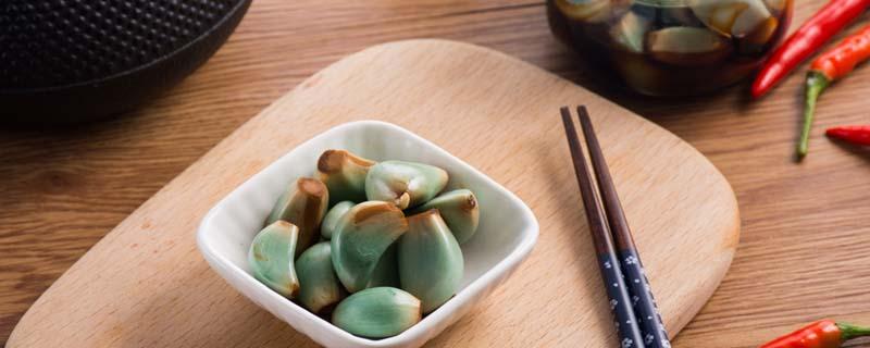 每天都吃腊八蒜对身体有益吗（天天吃腊八蒜的好处与坏处）