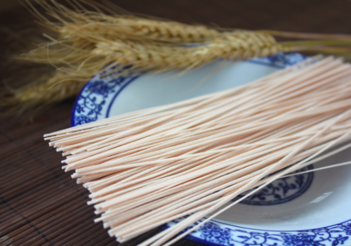 挂面里有防腐剂吗（挂面有添加剂和防腐剂吗）