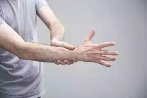 手经常发麻是什么原因 右手手指经常发麻是什么原因