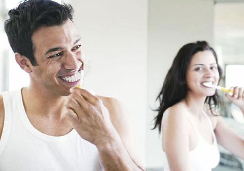 共用牙刷会传染艾滋病吗 与艾滋病人共用牙刷会传染艾滋病吗