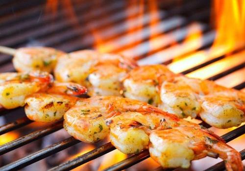 坐月子可以吃烧烤吗 产妇坐月子可以吃烧烤吗