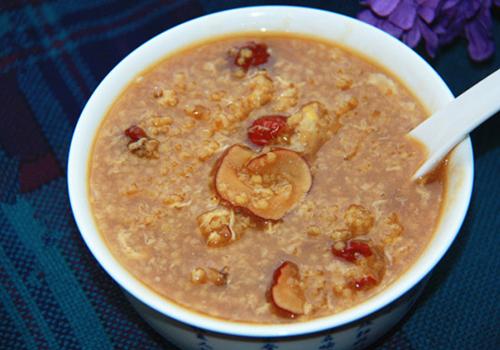 经期补血吃什么最好（经期吃啥补血最好）