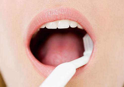 去口臭的最简单有效的办法（去口臭简单方法）