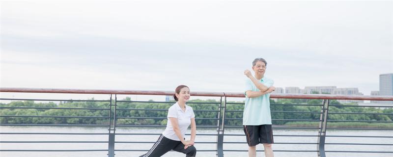 室内晨练适合什么运动(早晨适合做的室内运动)