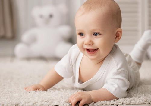 宝宝头顶头发稀少怎么办（10个月宝宝头顶头发稀少怎么办）