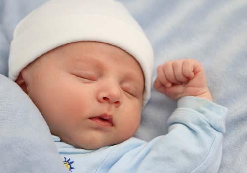 宝宝出生5天应该吃多少奶（宝宝出生5天应该吃多少奶粉）