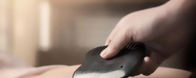 男人后背刮痧的好处 男人刮痧的作用