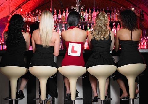 喝酒后嗓子疼怎么办（喝酒后嗓子疼怎么办吃什么药）