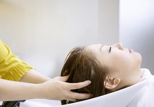 坐月子不能洗头吗（坐月子不能洗头吗为什么）