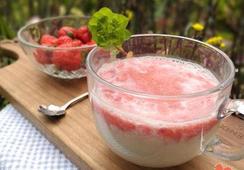 豆浆和草莓能一起吃吗（豆浆和草莓能一起吃吗宝宝）