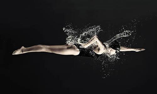 女生游泳要穿内衣吗 女生游泳要穿内衣吗?