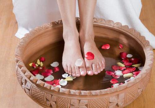 泡脚加什么效果好（泡脚加什么效果好一点）
