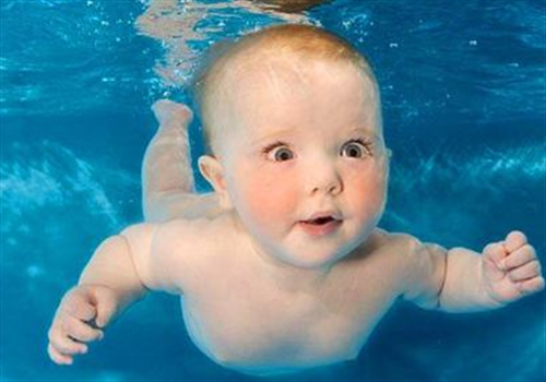 婴儿游泳可以游多久时间（婴儿游泳可以游多长时间）