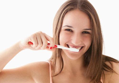 哺乳期喂奶可以拔牙吗（哺乳期间可以拔牙吗?多久可以喂奶）