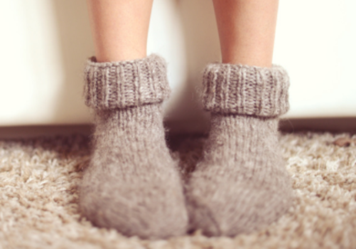 睡觉脚冷是什么原因（夜里睡觉脚冷是什么原因）