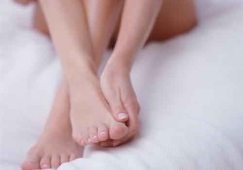 睡觉手脚冰凉怎么调理 手脚冰凉想睡觉咋回事