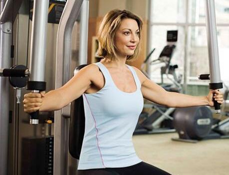 练胸肌女生能丰胸吗 女生练胸肌可以丰胸吗