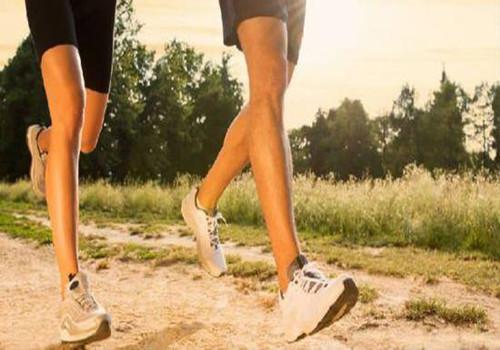 跑步时膝盖疼痛是怎么回事 跑步时膝盖疼痛是怎么回事女性