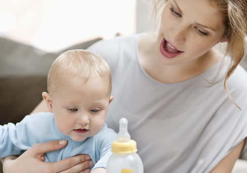 手足口病大人会传染给小孩吗（孩子的手足口病会传染给大人吗）