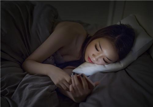 睡前不能做什么（睡前不能做什么运动影响长个）