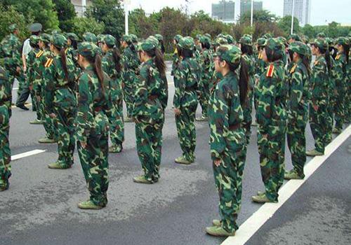 军训穿什么鞋 军训穿什么鞋子好看